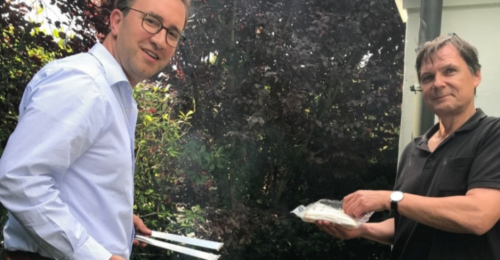 1908 Mittagspause Grillen Vorschubild 773x1030 1908 Mittagspause Grillen Vorschubild 773x1030