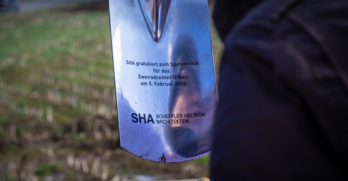 200205 Fotos Familie Urban Zweiradcenter (1) 200205 Fotos Familie Urban Zweiradcenter (1)