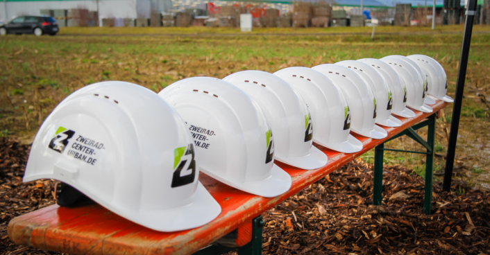 200205 Fotos Familie Urban Zweiradcenter (2) 200205 Fotos Familie Urban Zweiradcenter (2)