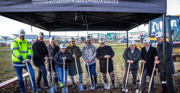 200205 Fotos Familie Urban Zweiradcenter (9) 200205 Fotos Familie Urban Zweiradcenter (9)