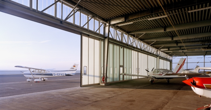 Flughafen Dortmund Blick Aus Dem Hangar
