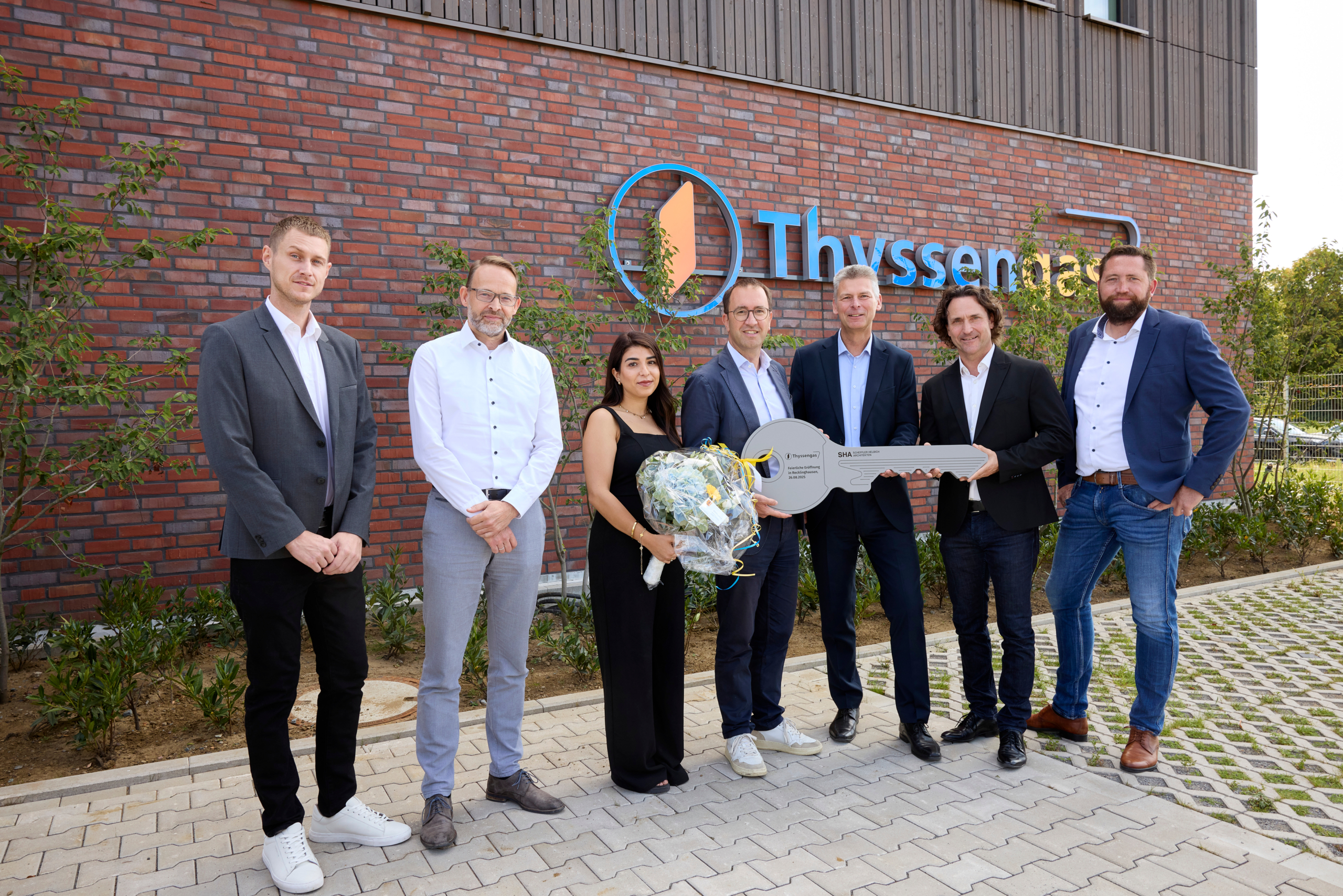 Schlüsselübergabe durch Christoph Helbich | Foto: Moritz Brilo Fotografie